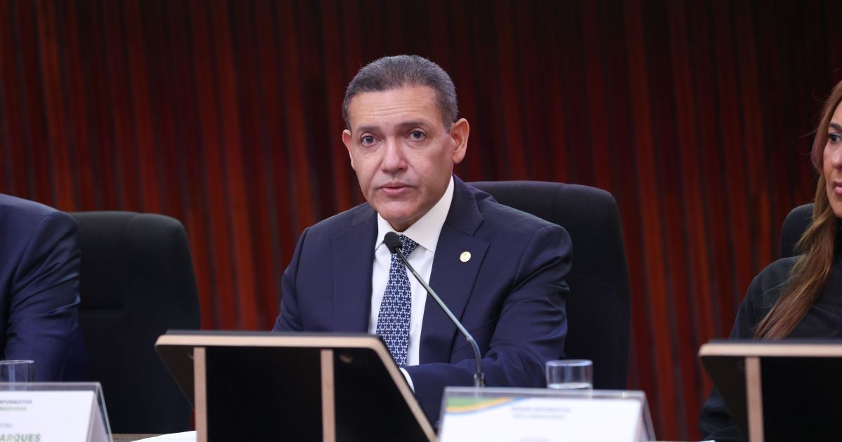 Nunes Marques vota em Brasília após abertura das urnas