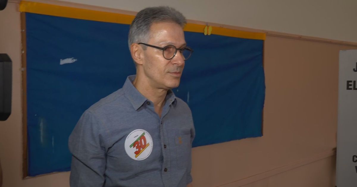 Eleições 2026: Zema vota em Minas Gerais