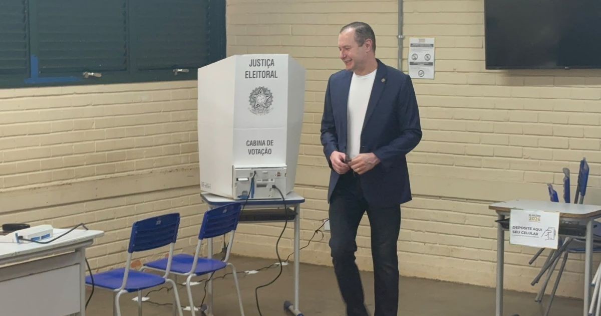 Cristiano Zanin, ministro do Supremo Tribunal Federal, vota em Brasília