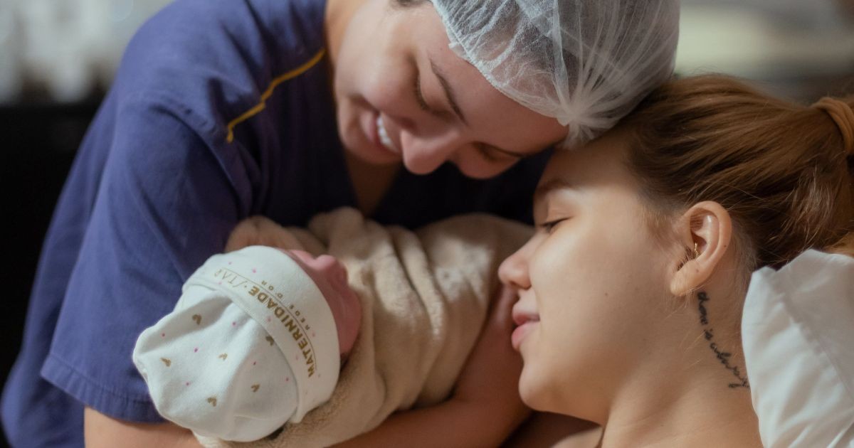 Esposa de Mari Fernandez sobre parto da filha: “Achei que ia de arrasta”