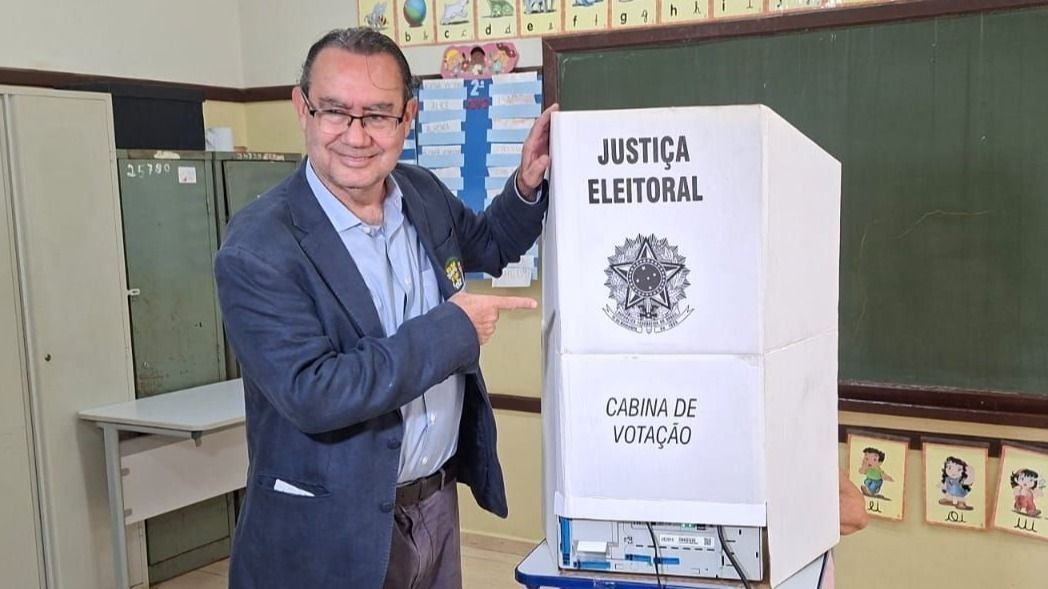 Eleições 2026: Augusto Cury vota no interior de São Paulo