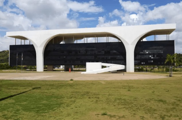 Eleições 2026: Candidatos ao governo de Minas Gerais votam neste domingo