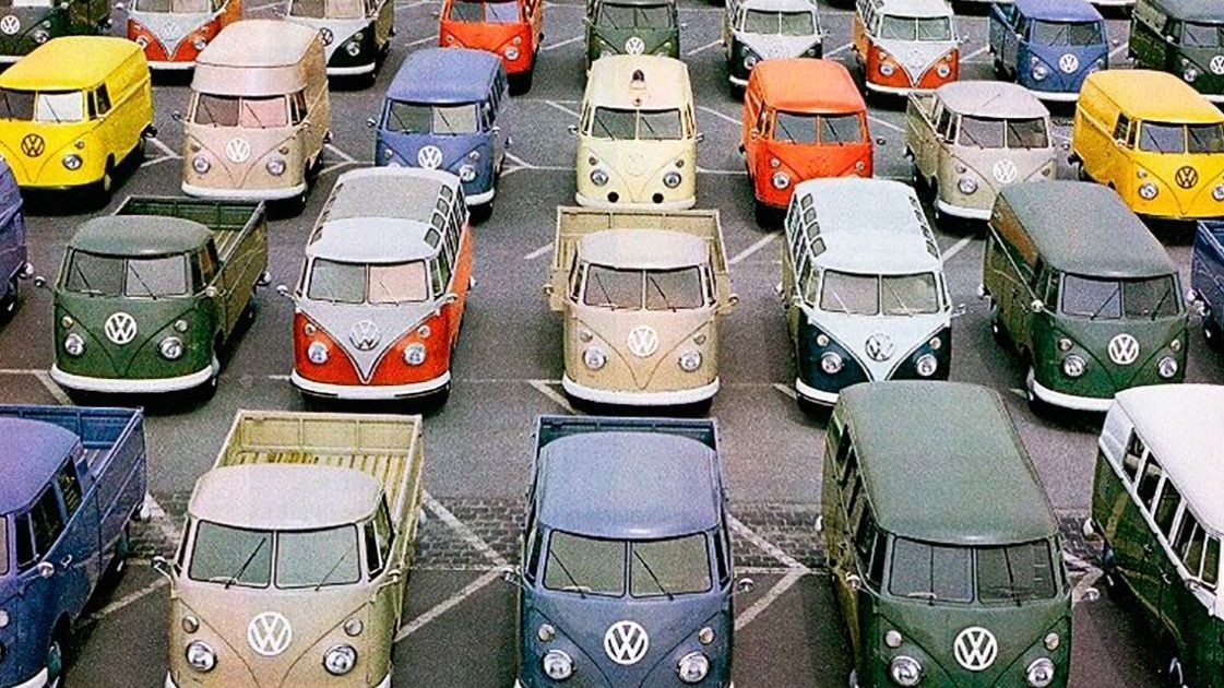 A história da Kombi: como o utilitário que movimentou as ruas brasileiras por mais de meio século virou um valioso item disputado por colecionadores