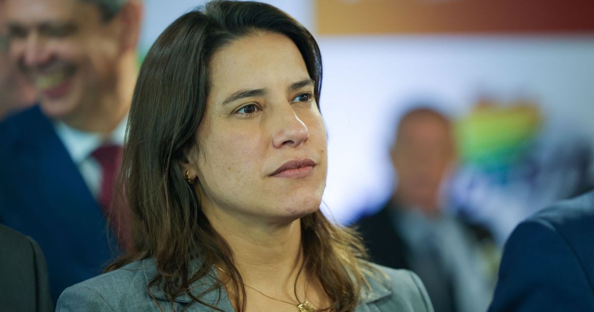 “Pernambuco escolheu continuar mudando”, diz Raquel Lyra após reeleição