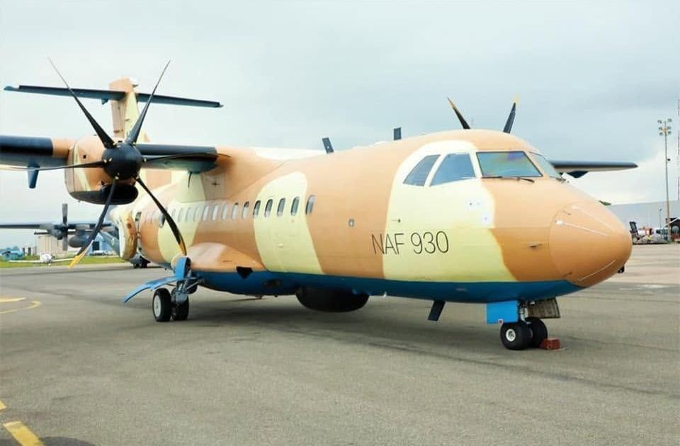 Avião militar da Nigéria sofre queda repentina em missão e mata 32 pessoas