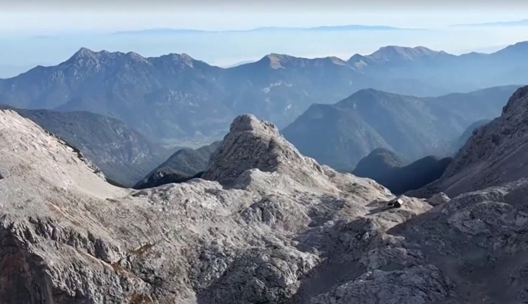 Outrora um símbolo da herança alpina da Eslovênia, o último glaciar do país reduziu-se a alguns poucos trechos de gelo