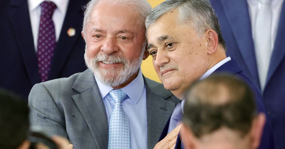 Ministro de Lula defende que presidente vá em debates antes do 2º turno