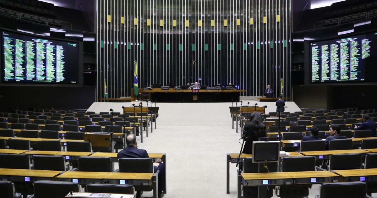Eleições 2026: Quem são os deputados mais votados que ficaram sem vaga