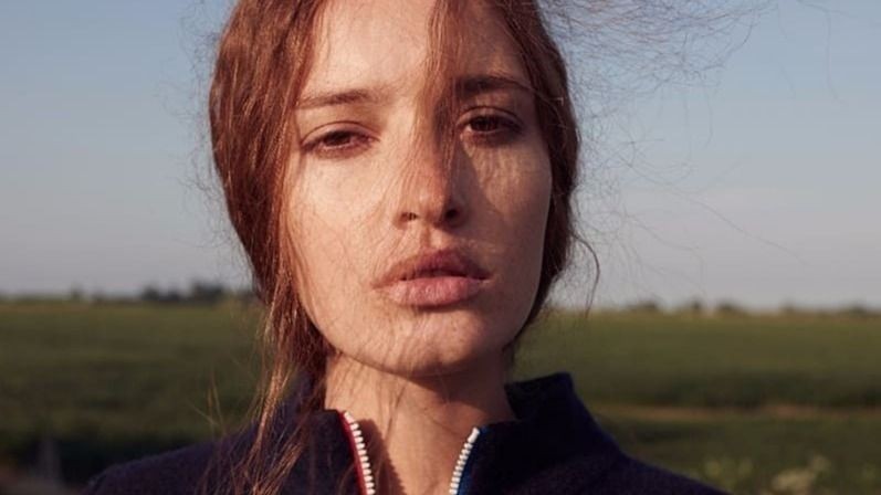 Morre Giane Alves aos 32 anos, modelo descoberta em posto de gasolina