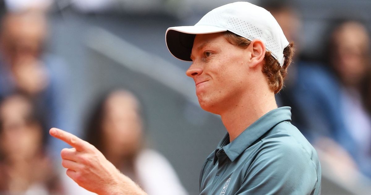 Jannik Sinner anuncia fim da temporada de 2026 para tratar lesão no joelho