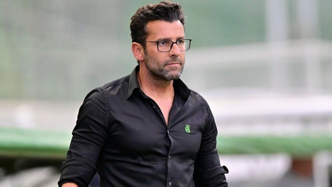 Alberto Valentim admite que fama de “bonitão” atrapalhou sua carreira