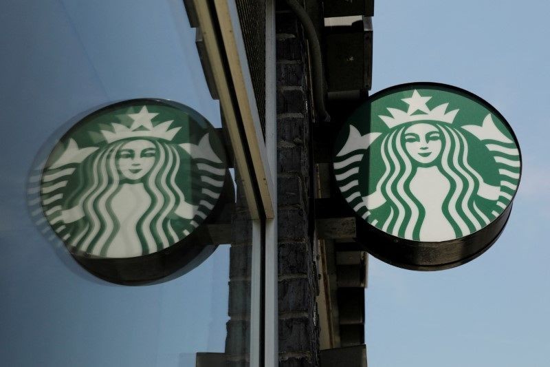 Starbucks aposta em lojas menores para driblar crise e recuperar clientela