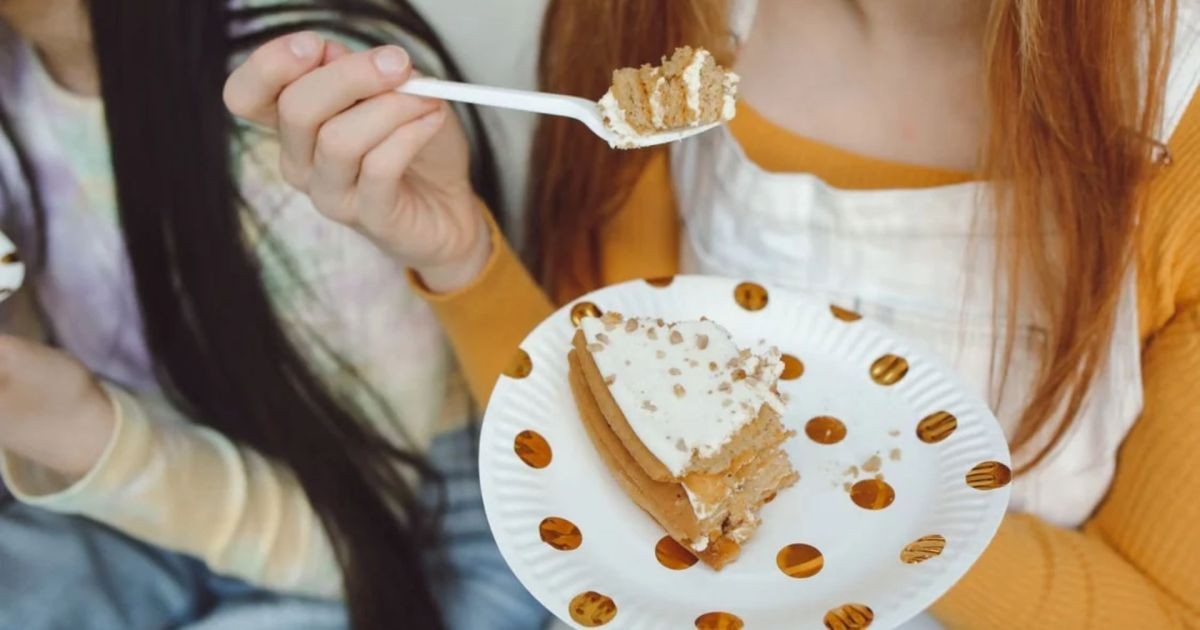 Você termina o almoço sem fome, mas ainda quer sobremesa? Entenda por que parece sempre “caber” um doce