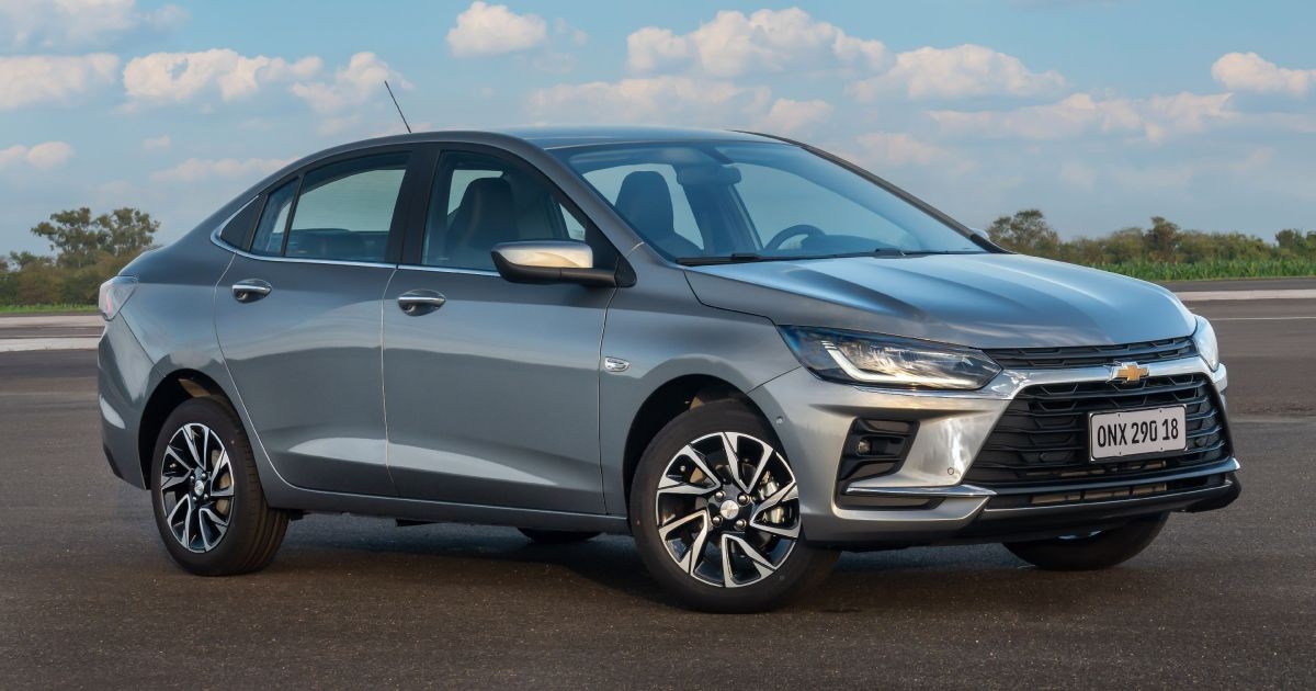 Corolla despenca e Onix Plus lidera: confira os sedãs mais vendidos do mês