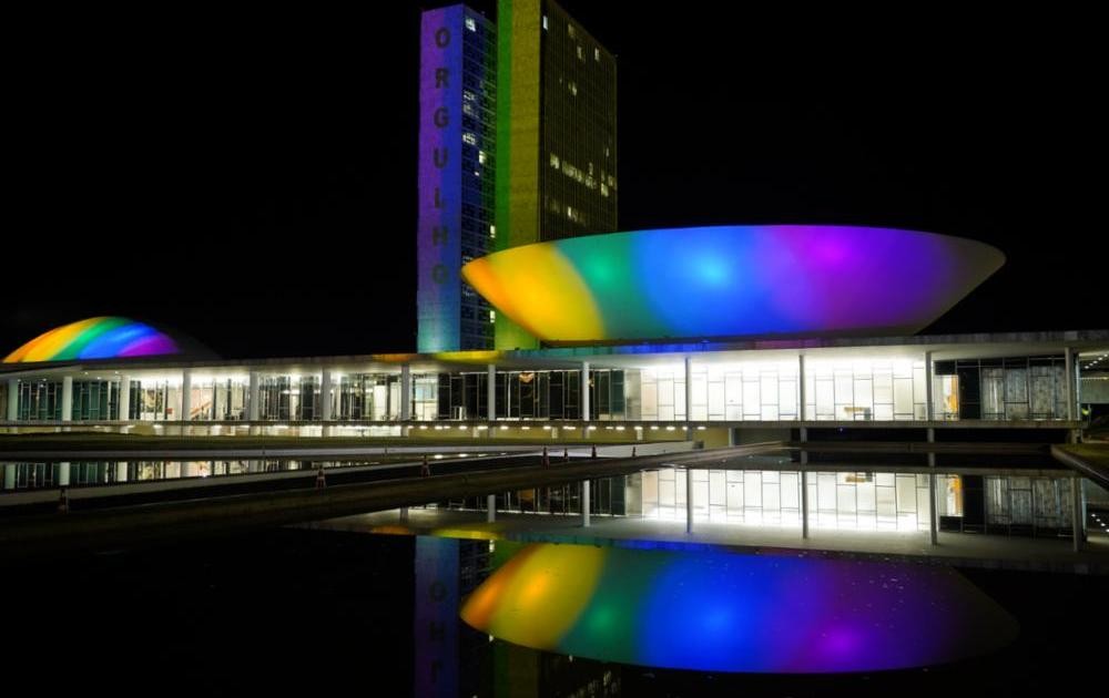 Número de candidatos eleitos LGBTQIA+ quase dobra em 2026, diz levantamento