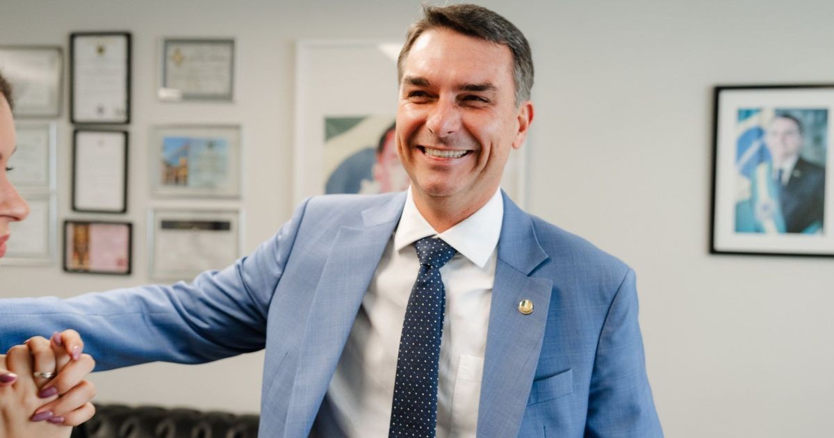 Flávio diz que usará maioria no Congresso para “mudar Constituição”