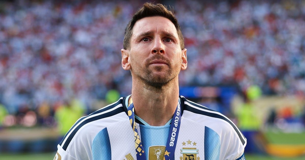 Messi vai às lágrimas com recepção da torcida antes de despedida; veja