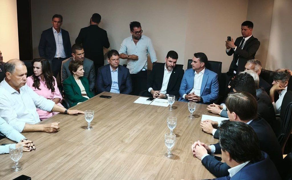 Frente Parlamentar da Agropecuária declara apoio a Flávio e critica juros