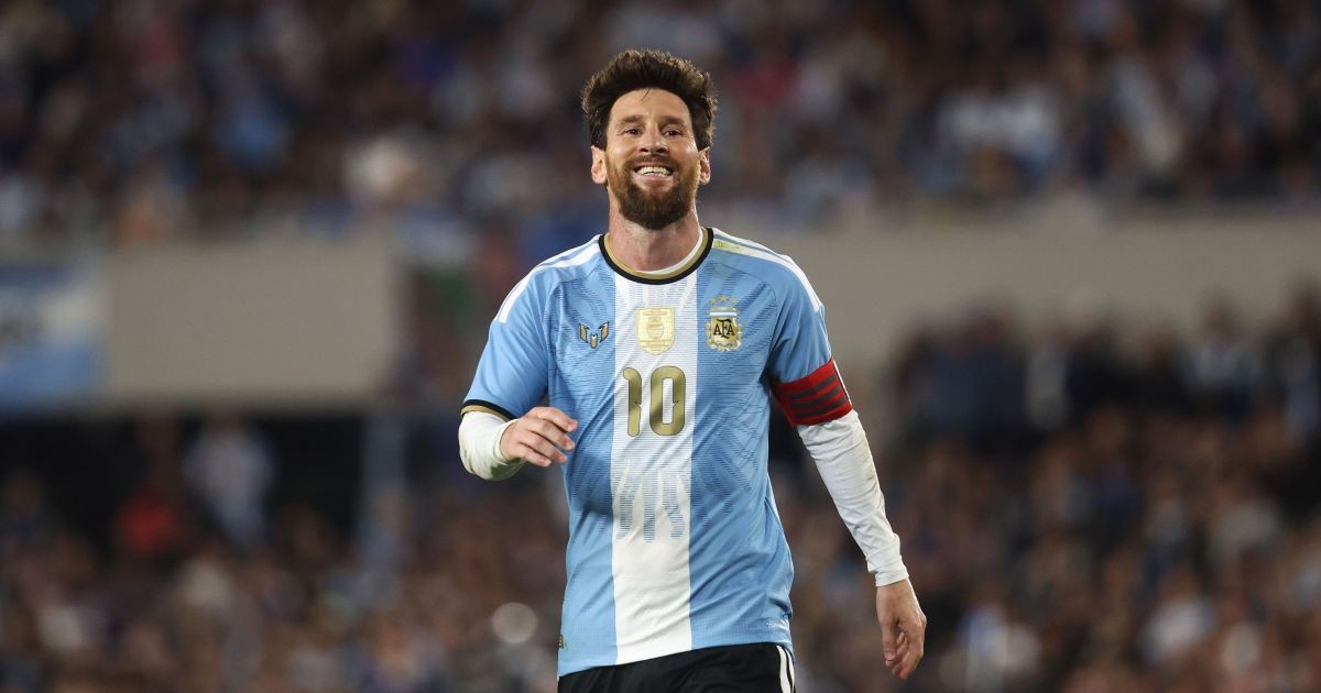 Messi se despede da seleção argentina com gol, assistências e muita emoção