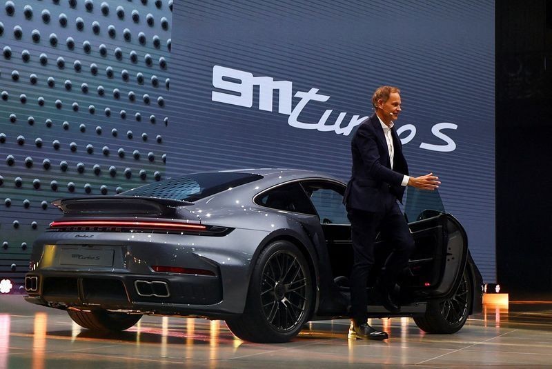Porsche vê era de vendas mais baixas e busca saída no segmento de luxo
