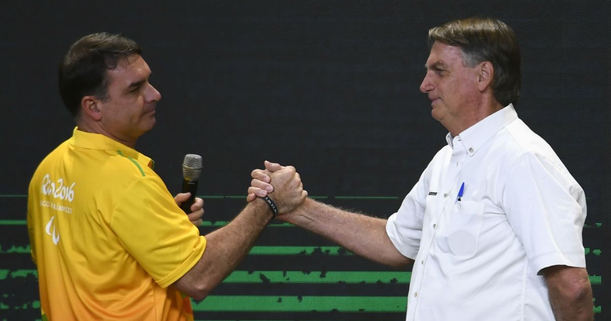 Moraes avalia liberar visita de Flávio a Bolsonaro após aval da PGR