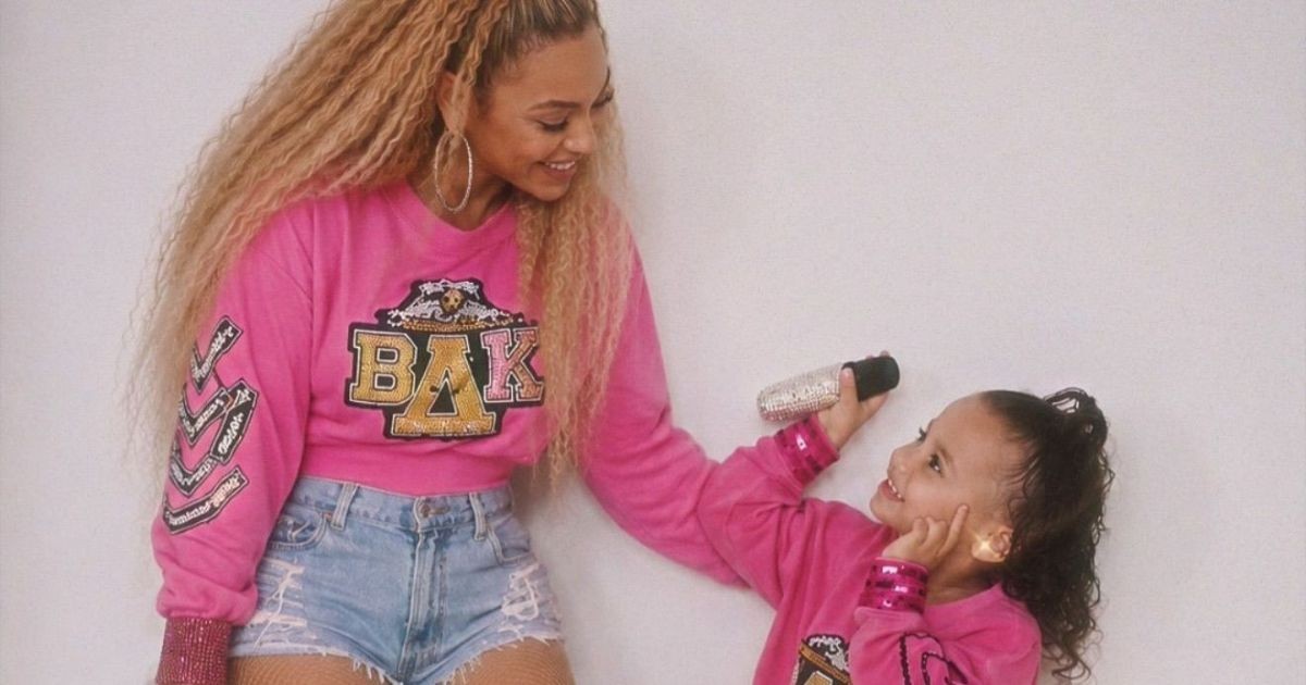 Mãe da 3ª filha de Neymar veste menina de Beyoncé para festa de Mavie