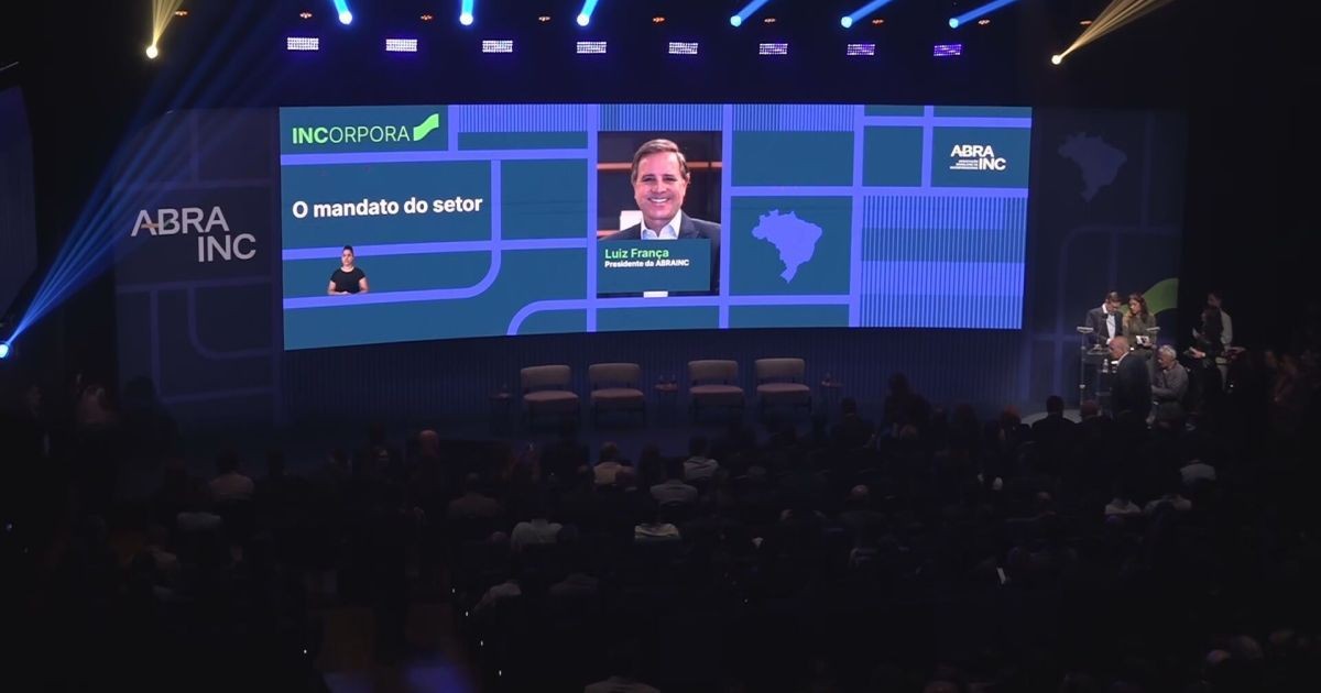 Evento da Abrainc reúne autoridades e debate desafios da habitação