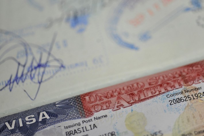 EUA planejam taxa de US$ 70 mil para estudantes de fora trabalharem no país