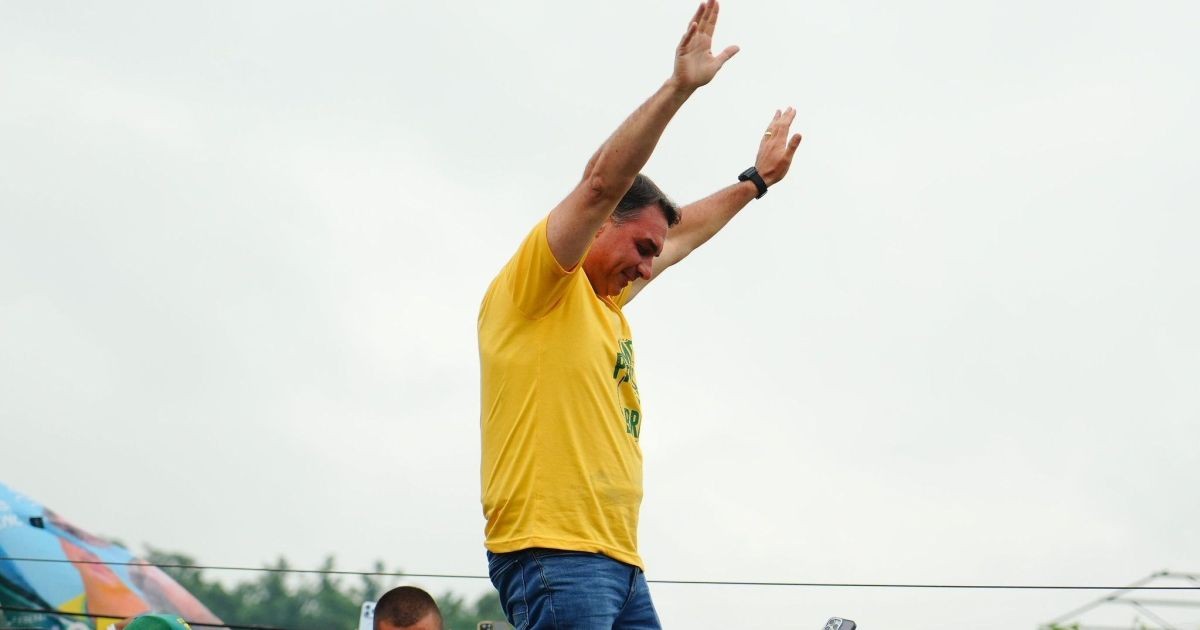 Podemos deve anunciar apoio a Flávio Bolsonaro nesta quinta