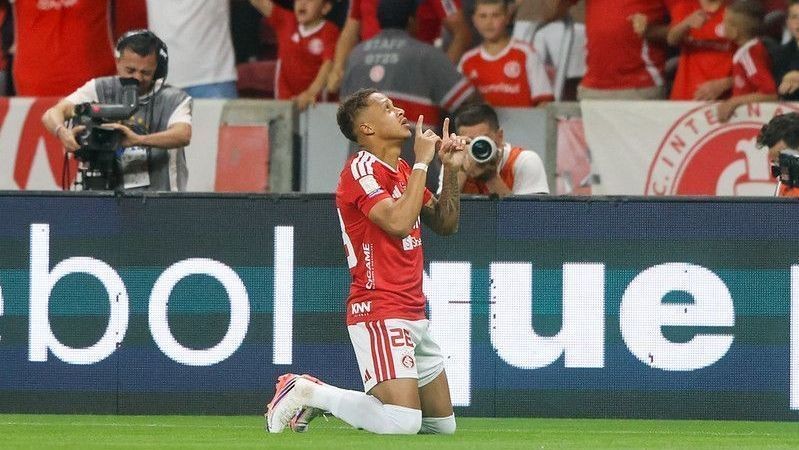 Inter faz “gol relâmpago” e vence confronto direto contra o Corinthians
