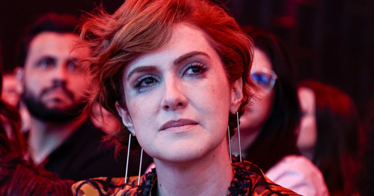 Mila Seidl chora em evento do YouTube após morte de Lito Sousa