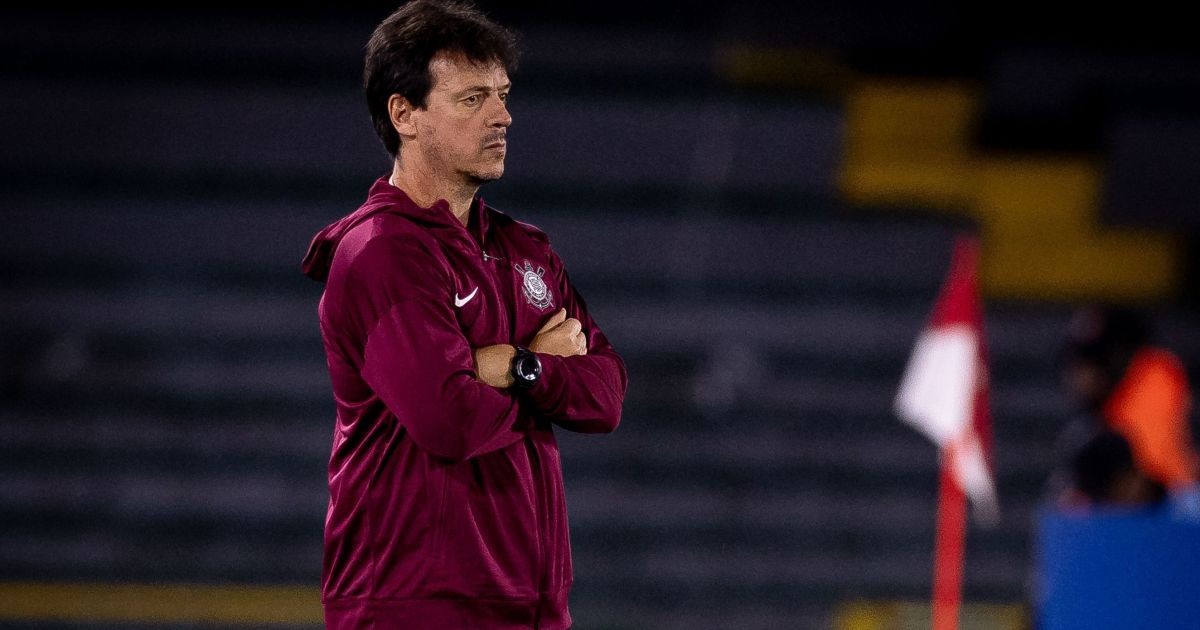 Em crise, Corinthians anuncia demissão do técnico Fernando Diniz