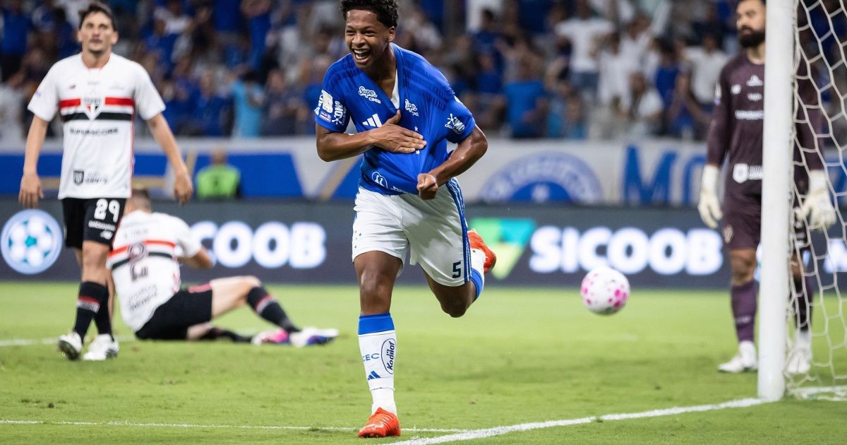 Joia do Cruzeiro, Zé Lucas marca primeiro gol da carreira; veja