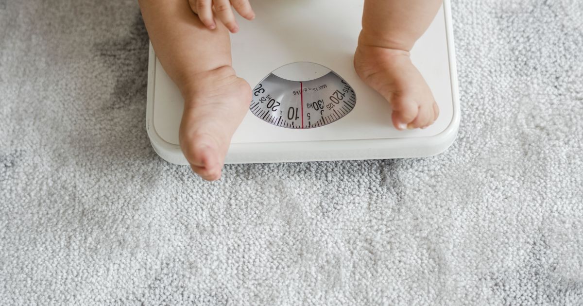 OMS lança primeiras diretrizes para tratar obesidade infantil; entenda