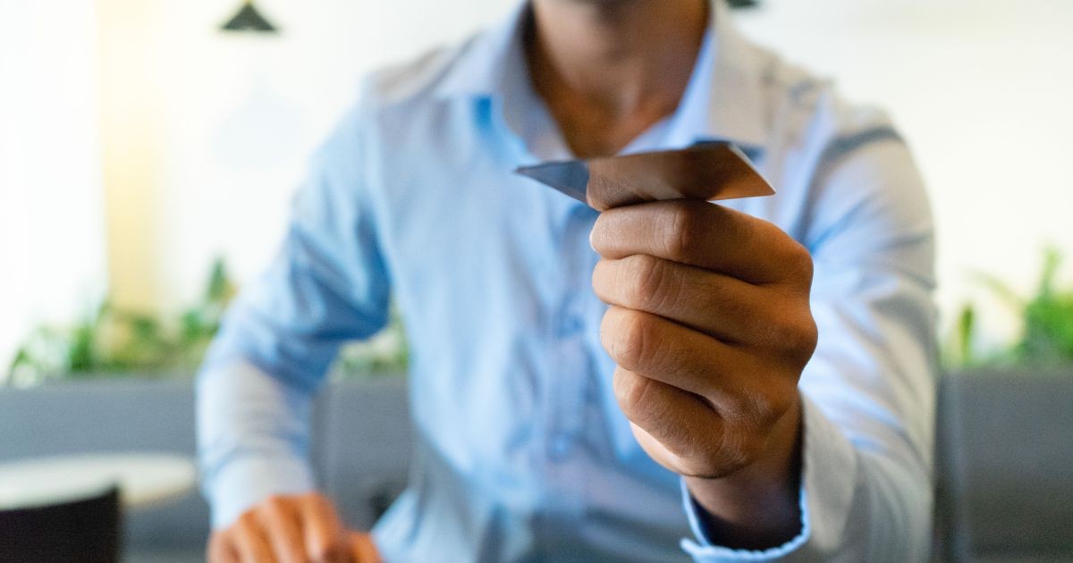 Dicas de segurança com cartão em viagens: como evitar golpes e fraudes
