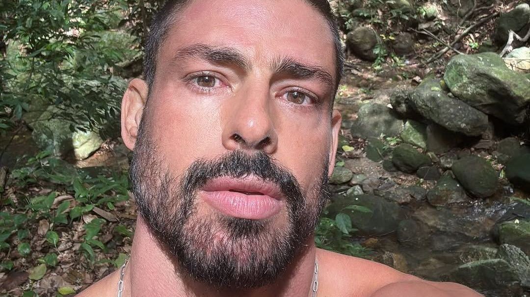 Cauã Reymond diz que foi fotografado nu dentro de casa; entenda