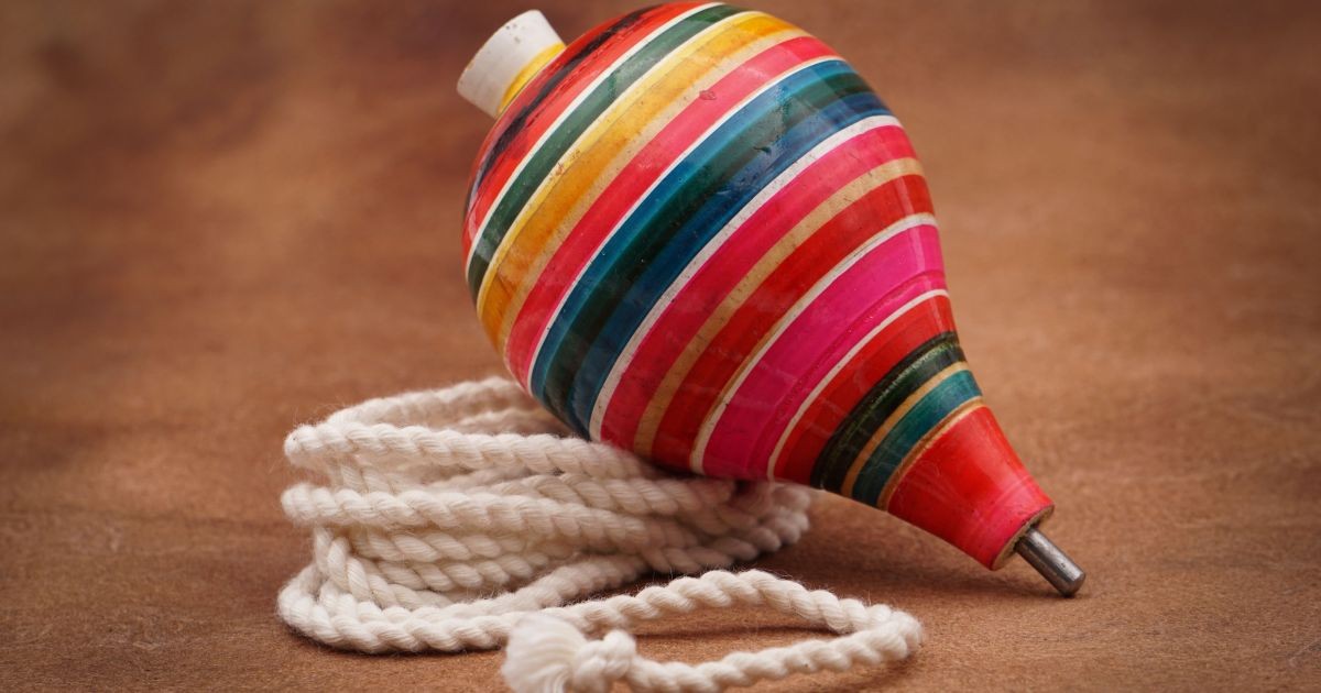 Da Babilônia aos campeonatos globais, o brinquedo milenar de corda e madeira que marcou gerações