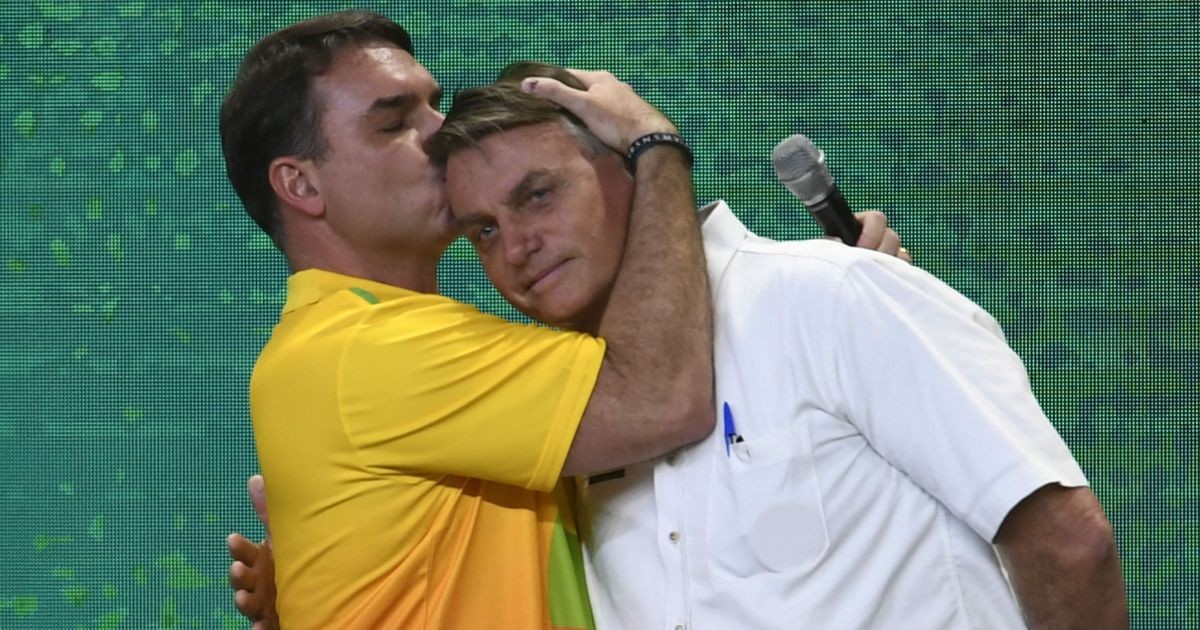 Defesa de Bolsonaro comunica Moraes sobre retomada de visitas de Flávio