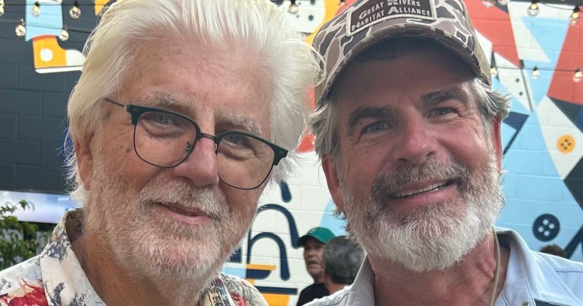 Aos 59 anos, fã de astro do rock americano descobre que ídolo é seu pai biológico
