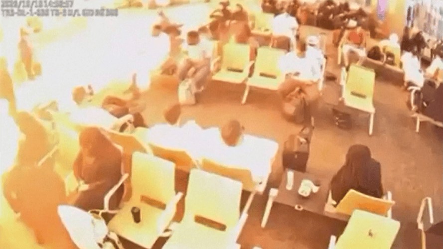 Vídeos de dentro de aeroporto na Arábia Saudita mostram ataque dos Houthis