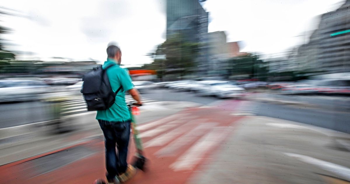 CET começa a fiscalizar bicicletas elétricas e patinetes na cidade de SP