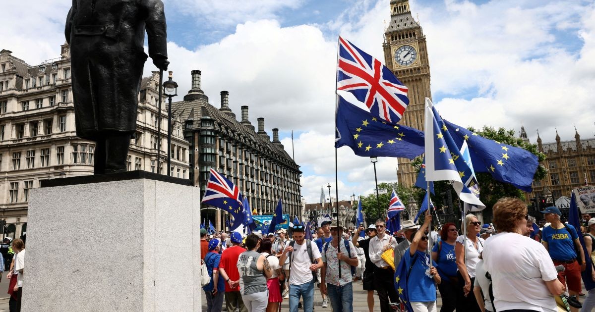 Premiê do Reino Unido diz que Rússia interferiu em votação do Brexit