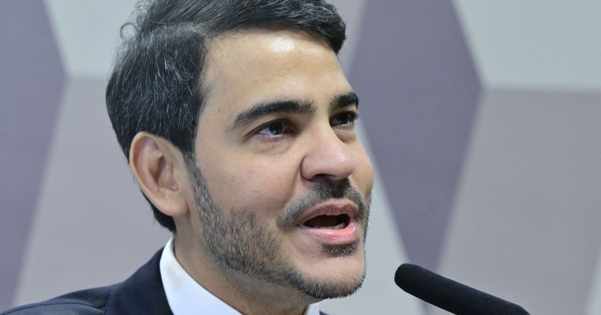 Andrei atuou conforme a lei, diz Messias após pedido da campanha de Flávio