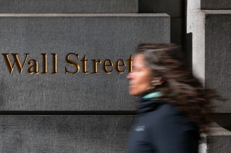 Wall Street fecha sem direção com liquidez reduzida e geopolítica no radar