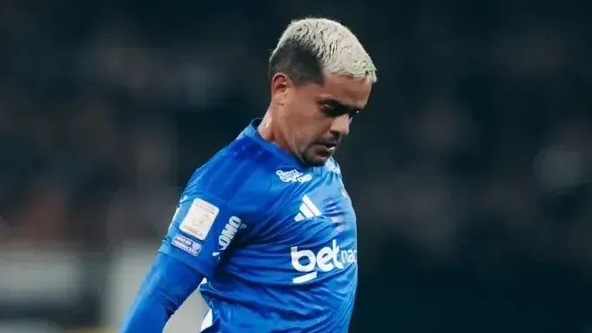 Fagner desfalca o Cruzeiro contra o Bragantino e vive incerteza para 2027