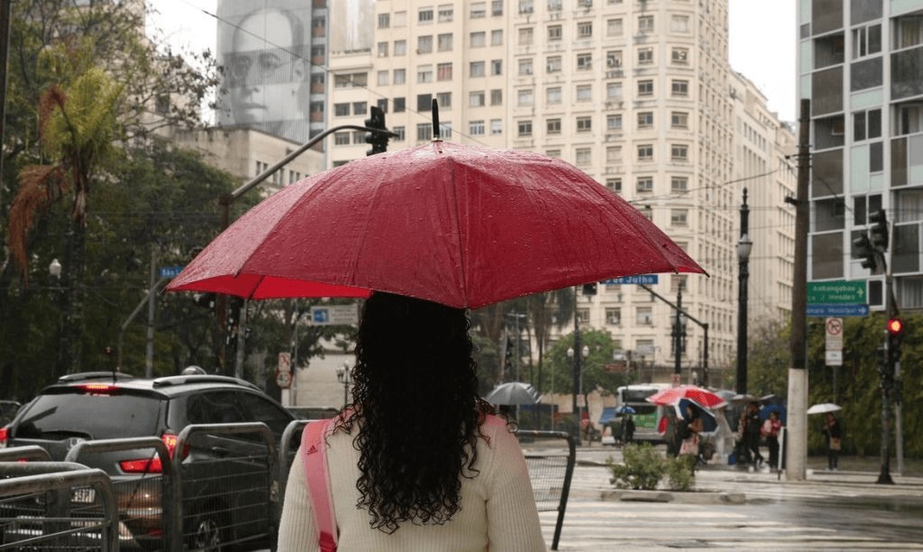 Tempestades ameaçam Centro-Sul do Brasil com ventos de até 90 km/h