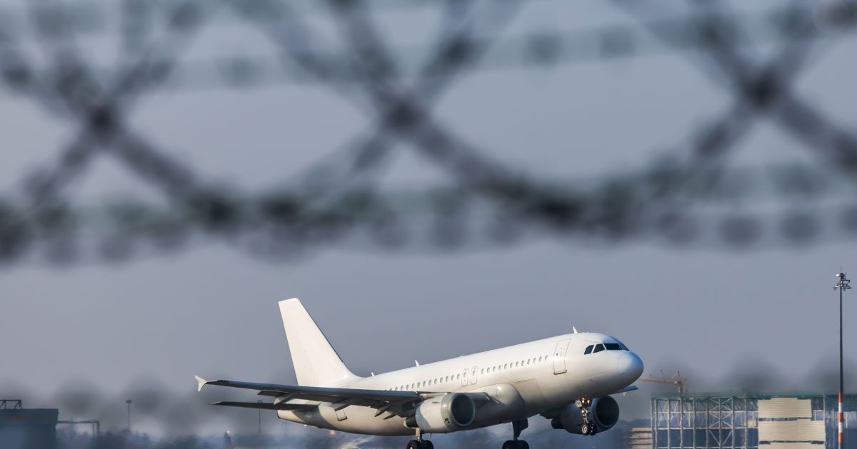 Aeroporto na Alemanha é reaberto após alarme falso de emergência