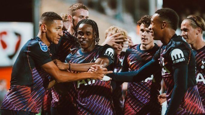Richarlison marca pelo sub-21 do Tottenham, mas equipe é eliminada; veja