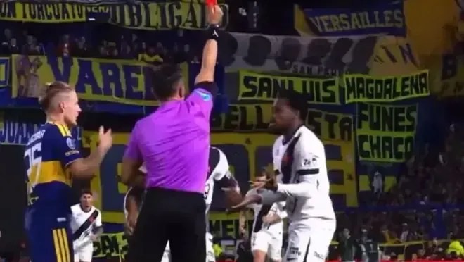 Andrés Gomez é expulso após empurrar o árbitro e desfalcará o Vasco; veja