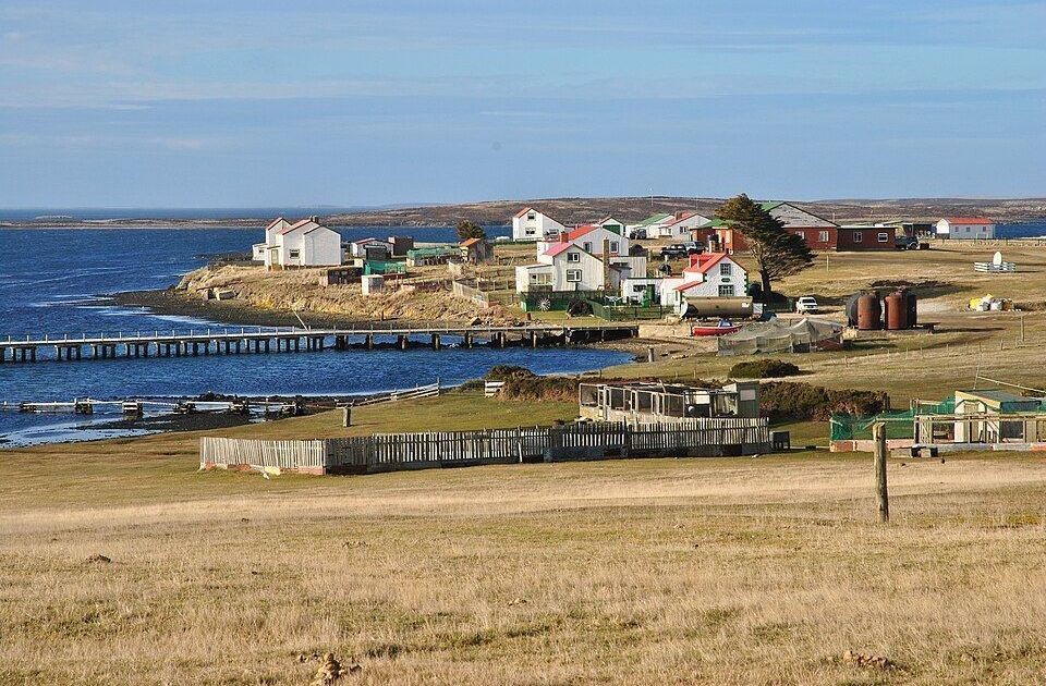 Tropas britânicas treinam para invasão argentina às Malvinas, diz jornal